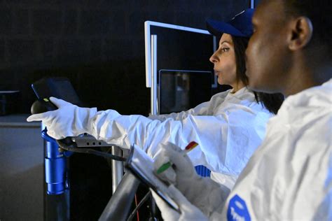 Hands on XCVD (03412153) .
